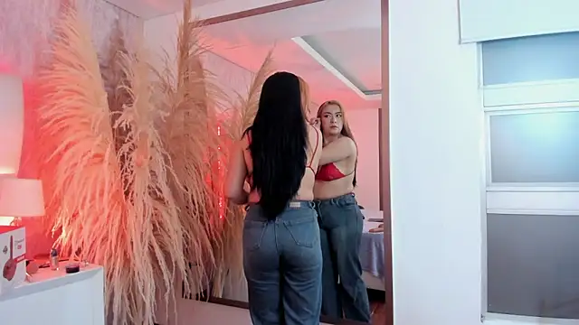 Snapshot of Ari_lynn_ chatting on March 7, 2026, 3:25 am Ari lynn online show from March 7, 2026, 3:25 am