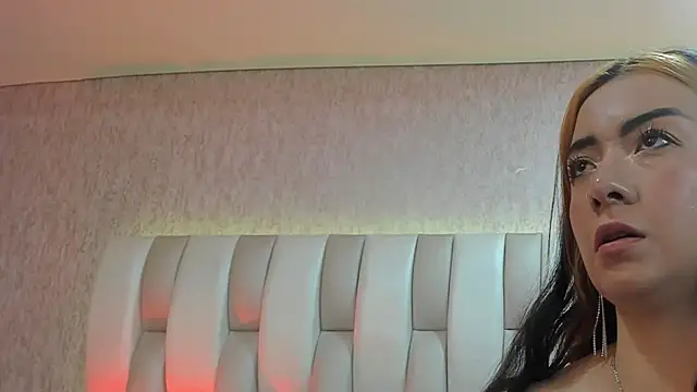 Snapshot of Ari_lynn_ chatting on March 19, 2026, 3:10 am Ari lynn online show from March 19, 2026, 3:10 am