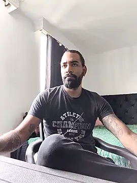 Snapshot of logan_arte_dance chatting on October 12, 2025, 7:02 pm logan arte dance online show from October 12, 2025, 7:02 pm