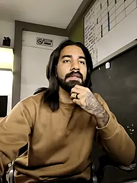 Snapshot of logan_arte_dance chatting on November 4, 2025, 11:37 pm logan arte dance online show from November 4, 2025, 11:37 pm