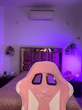 Snapshot of MIACUTEE_ chatting on November 27, 2025, 8:55 pm MIACUTEE online show from November 27, 2025, 8:55 pm