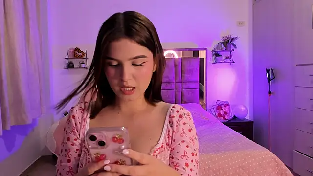 Snapshot of MIACUTEE_ chatting on January 8, 2026, 10:45 pm MIACUTEE online show from January 8, 2026, 10:45 pm