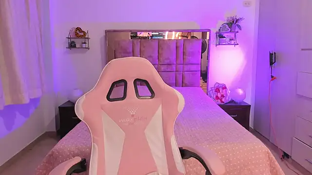 Snapshot of MIACUTEE_ chatting on February 23, 2026, 11:24 pm MIACUTEE online show from February 23, 2026, 11:24 pm