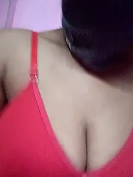 pooj2345 online show from October 13, 2025, 10:48 am