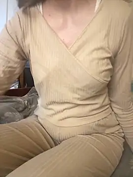 KittieCreme online show from February 14, 2026, 11:18 am