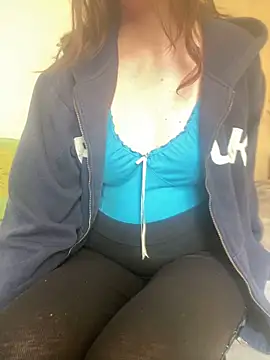 KittieCreme online show from April 4, 2026, 12:35 pm