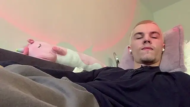 Jeremy1Scott online show from June 27, 2026, 4:50 am