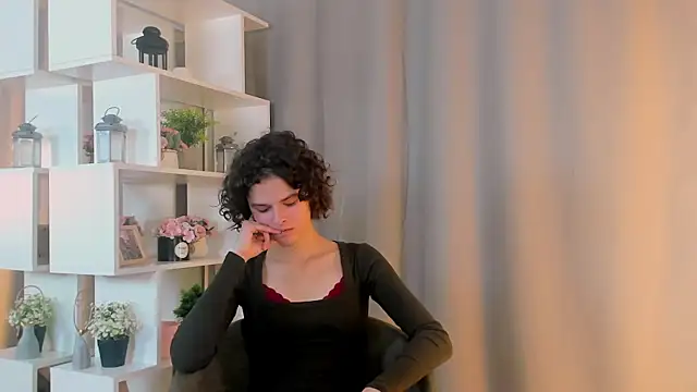 KrystenVanhuss online show from October 13, 2025, 9:09 am
