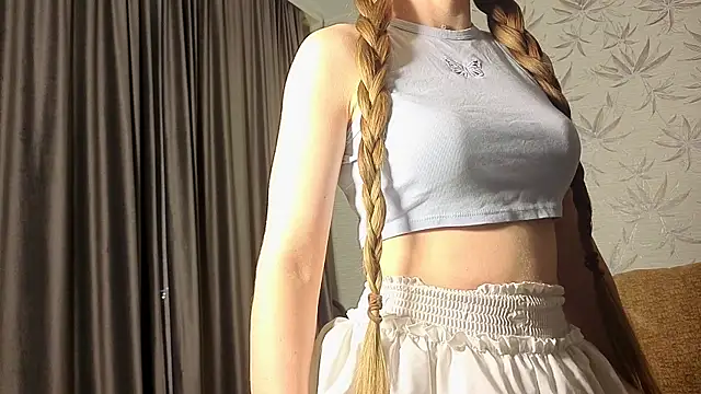 Snapshot of MissPompadure chatting on October 21, 2025, 6:52 pm MissPompadure online show from October 21, 2025, 6:52 pm