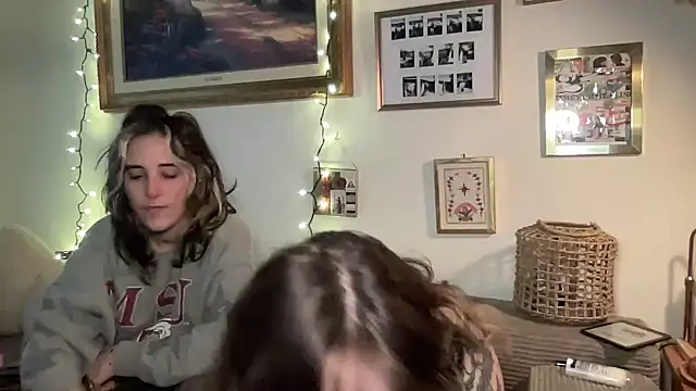 lill daddysgirl online show from December 16, 2025, 4:23 pm