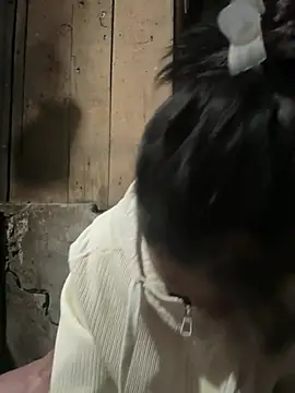 Linh-xxx online show from March 4, 2026, 2:45 pm