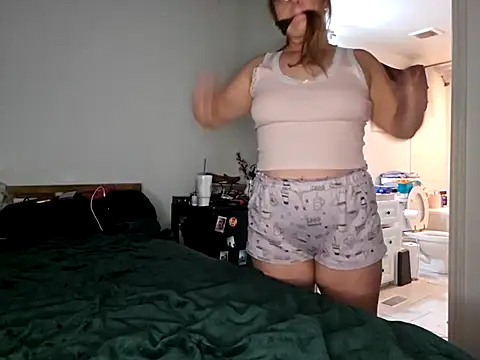 mommiixpooks online show from October 13, 2025, 6:35 am