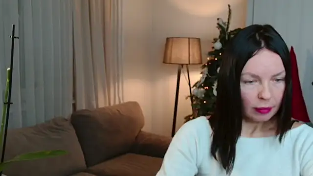 LittleNicolee online show from December 17, 2025, 3:40 pm