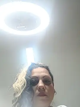 Snapshot of SophiaSkyee chatting on October 23, 2025, 6:45 am SophiaSkyee online show from October 23, 2025, 6:45 am