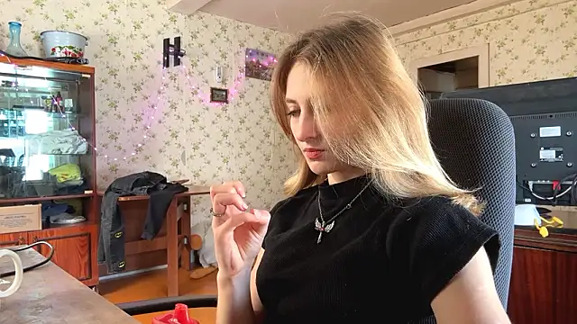 AmeliLia online show from March 12, 2026, 11:27 am