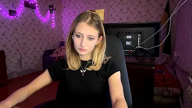 AmeliLia online show from March 25, 2026, 3:40 pm