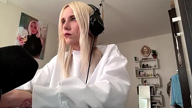 LinaGoodG online show from October 13, 2025, 9:53 am