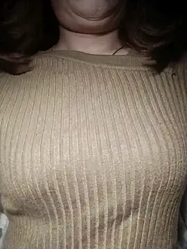 YiyinLy online show from November 20, 2025, 7:24 pm