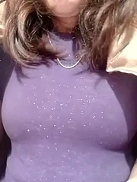 YiyinLy online show from February 2, 2026, 6:56 am