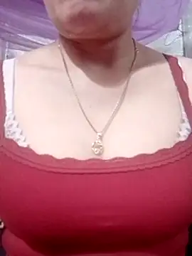 YiyinLy online show from February 25, 2026, 11:42 am