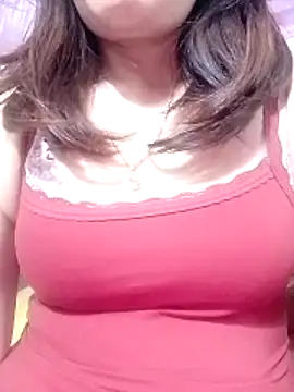 YiyinLy online show from February 26, 2026, 7:29 am