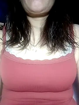 YiyinLy online show from March 1, 2026, 1:24 pm