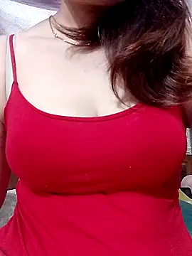 YiyinLy online show from May 11, 2026, 9:12 pm
