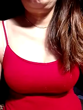 YiyinLy online show from May 12, 2026, 9:01 pm