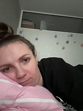 Snapshot of Amy__Leee_ chatting on February 16, 2026, 7:04 am Amy Leee online show from February 16, 2026, 7:04 am