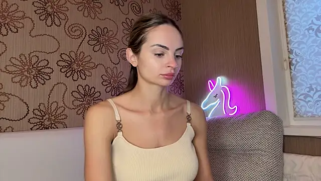 cutetella online show from December 3, 2025, 4:09 am