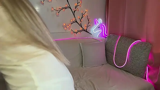 cutetella online show from April 29, 2026, 4:05 am