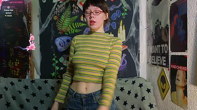 ReincarnatedAngel online show from November 16, 2025, 9:31 pm