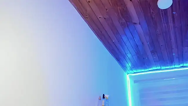 Emily Lindey online show from November 4, 2025, 3:16 am