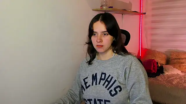 Emily Lindey online show from November 12, 2025, 3:18 am