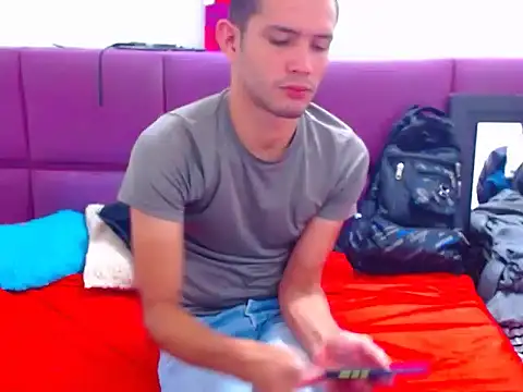 Snapshot of Alejo_Perez chatting on October 15, 2025, 1:44 pm Alejo Perez online show from October 15, 2025, 1:44 pm