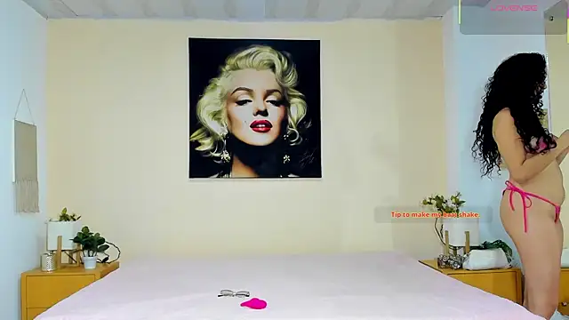 Snapshot of SSWEETSIINNN chatting on October 24, 2025, 1:13 am SSWEETSIINNN online show from October 24, 2025, 1:13 am