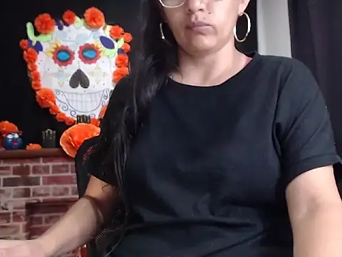 Lucyy Naugthy online show from November 19, 2025, 12:05 pm