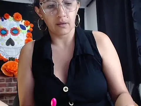 Lucyy Naugthy online show from November 22, 2025, 12:26 pm