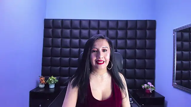 Snapshot of Agatha_Leon_ chatting on April 12, 2026, 2:33 pm Agatha Leon online show from April 12, 2026, 2:33 pm