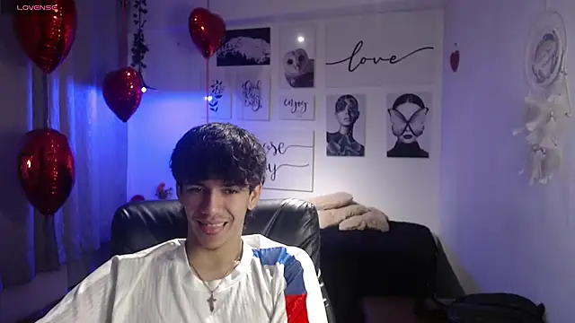 Snapshot of AmethystShadow17 chatting on February 19, 2026, 7:54 pm AmethystShadow17 online show from February 19, 2026, 7:54 pm