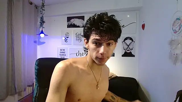 Snapshot of AmethystShadow17 chatting on February 25, 2026, 9:46 pm AmethystShadow17 online show from February 25, 2026, 9:46 pm