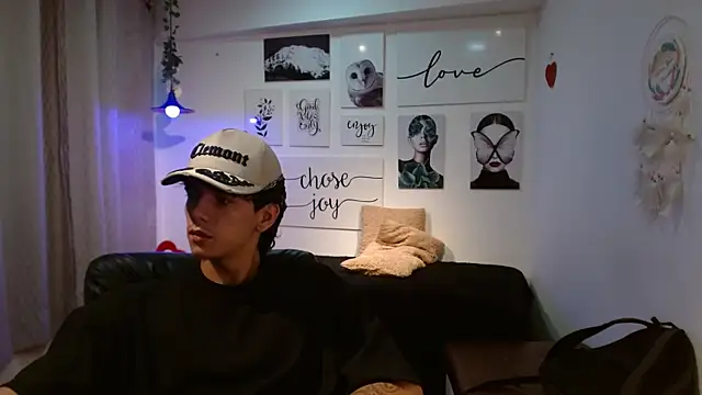 Snapshot of AmethystShadow17 chatting on February 27, 2026, 7:36 pm AmethystShadow17 online show from February 27, 2026, 7:36 pm