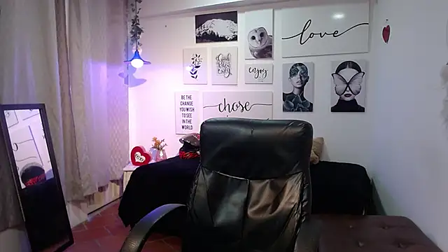 Snapshot of AmethystShadow17 chatting on March 16, 2026, 8:02 pm AmethystShadow17 online show from March 16, 2026, 8:02 pm