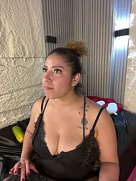 Yvonny27 online show from March 26, 2026, 11:32 pm