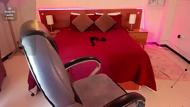 Cat  Moon   online show from January 10, 2026, 7:37 pm