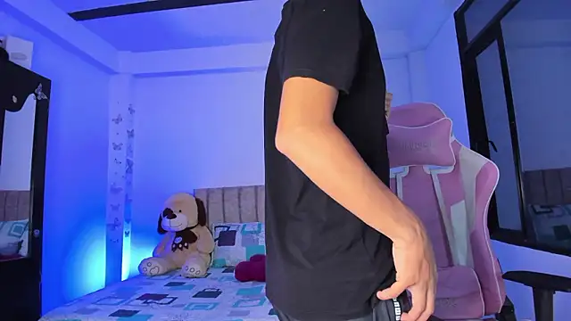 Axel Cody  online show from March 21, 2026, 11:37 am