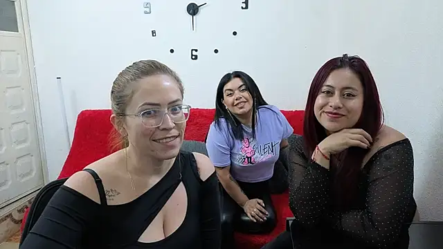 lesb milf online show from April 22, 2026, 8:21 pm