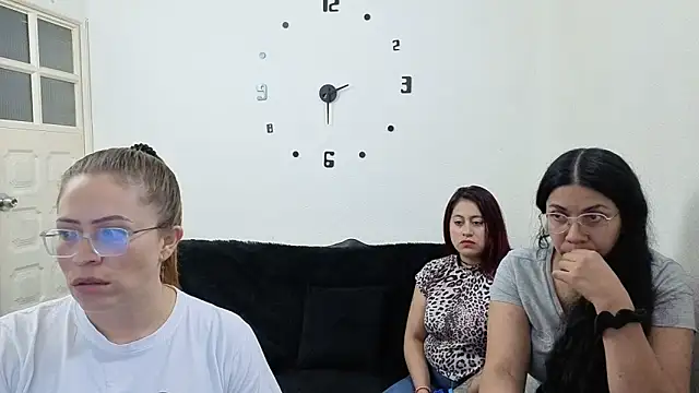lesb milf online show from May 6, 2026, 8:47 pm