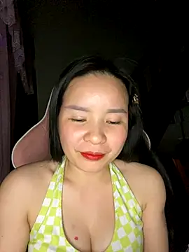 Snapshot of Listen-ly chatting on November 17, 2025, 4:57 pm Listen-ly online show from November 17, 2025, 4:57 pm