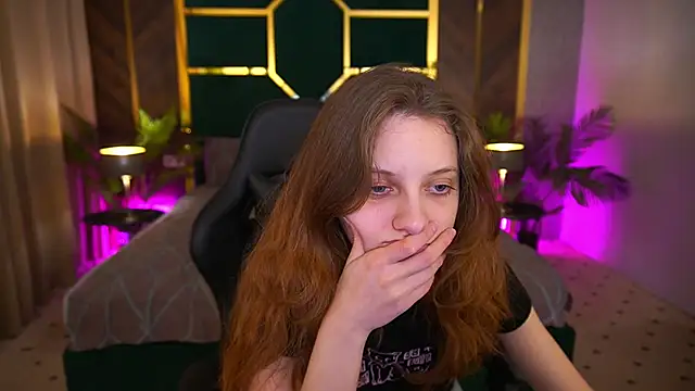 Snapshot of CuteeFoxy chatting on March 24, 2026, 1:49 pm CuteeFoxy online show from March 24, 2026, 1:49 pm